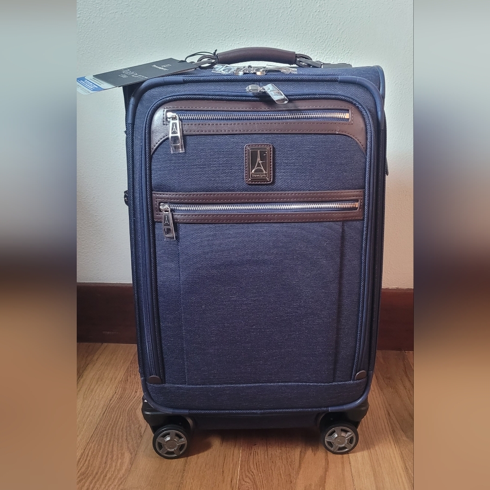 Travelpro Platinum Elite Business Plus Carry-On Spinner – True Navy 21"